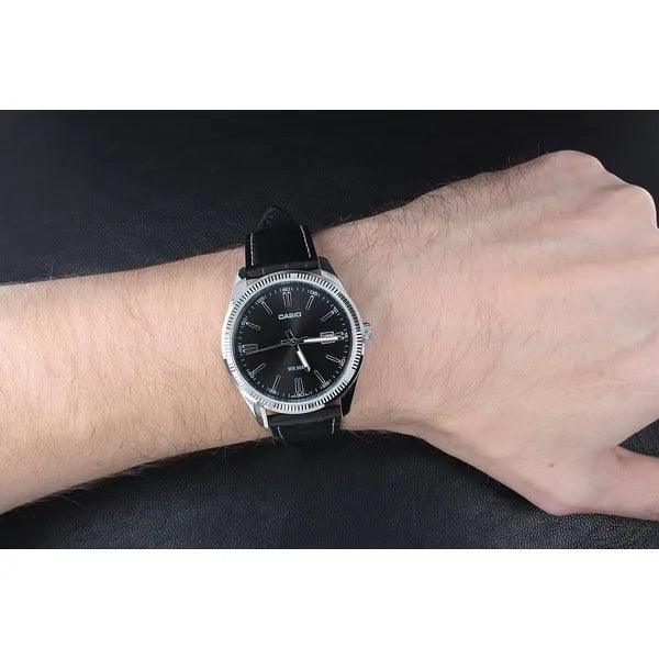 Casio MTP-1302PL-1A férfi karóra, bőrszíj, dátumkijelző, WR50