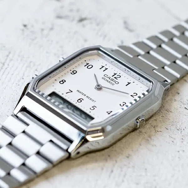 Casio AQ-230A-7B uniszex retro karóra, acél szíj, fehér számlap, WR30