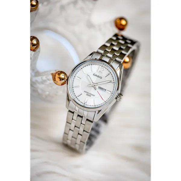 Casio női karóra LTP-1335D-7A, ezüst, rozsdamentes acél, WR50