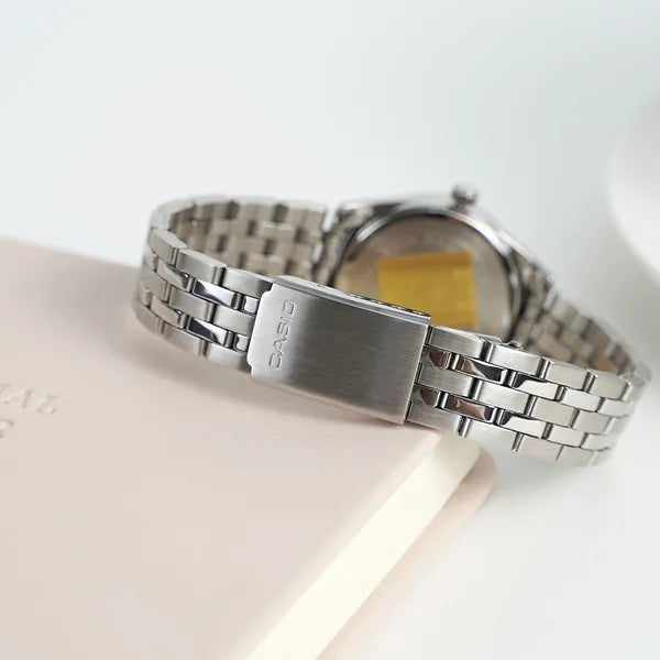 Casio női karóra LTP-1335D-7A, ezüst, rozsdamentes acél, WR50