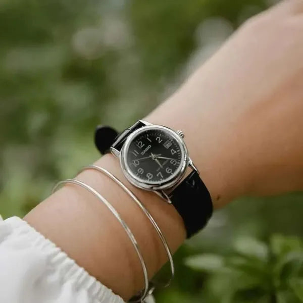 Casio LTP-V002L-1B női karóra, bőr szíj, ezüst tok, WR30