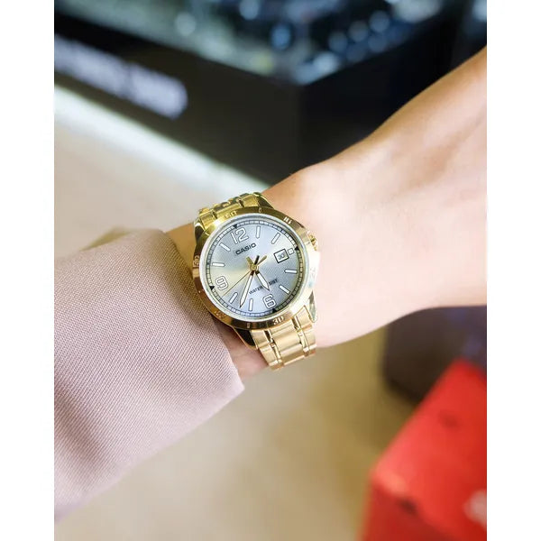 Casio női aranyszínű nemesacél karóra, ezüst számlap, dátum, 30 mm