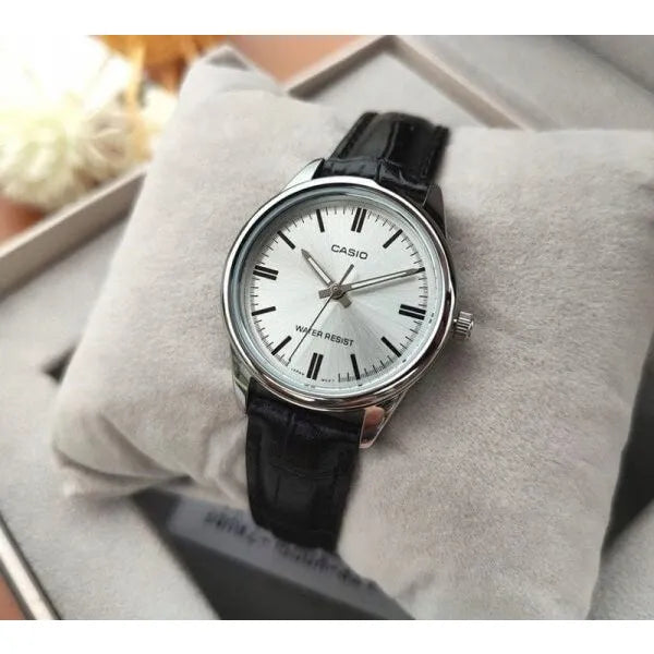 Casio LTP-V005L-7A női karóra, bőr szíj, ezüst számlap, WR30
