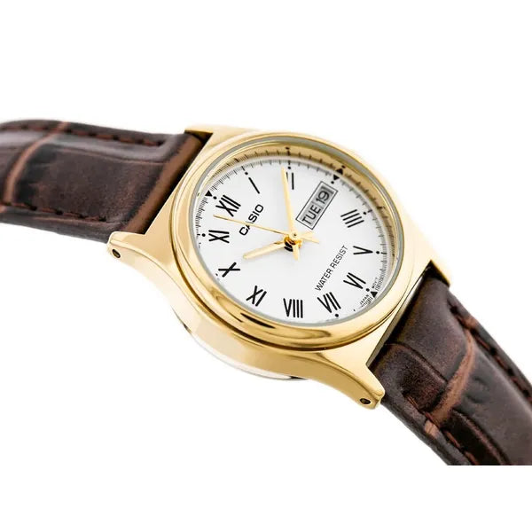 Casio női kvarc karóra, arany 25 mm tok, fehér számlap, barna bőr szíj