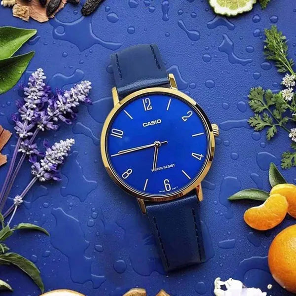 Casio női kvarc karóra arany 34 mm tok, kék számlap és bőr szíj