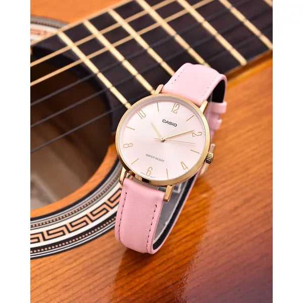 Casio LTP-VT01GL-4B női kvarc karóra arany tokkal és rózsaszín bőrszíjjal
