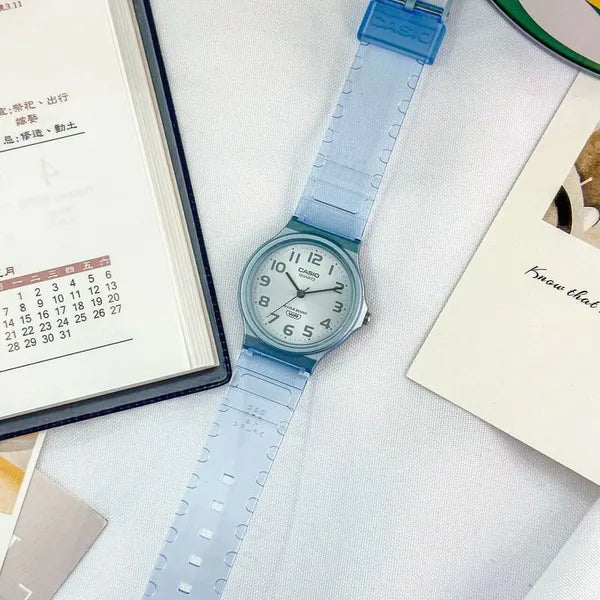Casio MQ-24S-2BEF női karóra, 36 mm, kék műanyag, WR30, díszdoboz