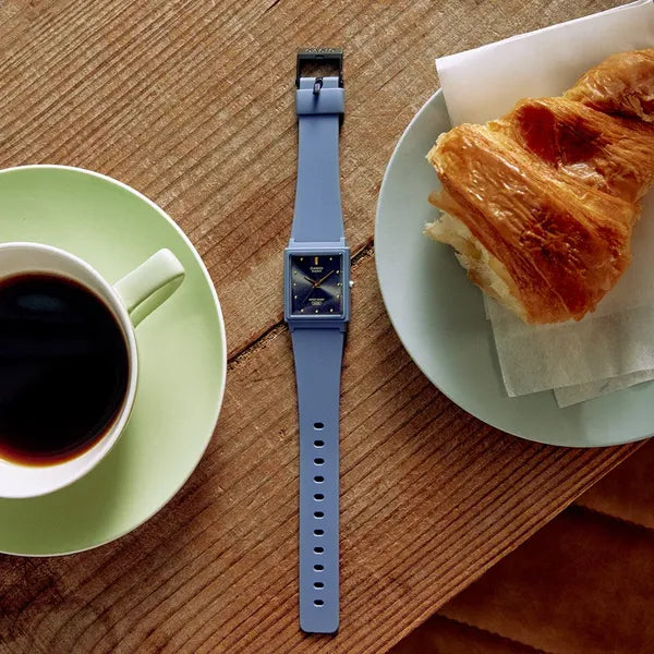Casio MQ-38UC-2A2ER női karóra, kék téglalap tok, WR30, kvarc