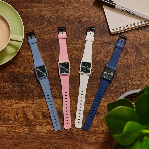Casio női kvarc karóra, téglalap tok, rózsaszín műanyag, WR30