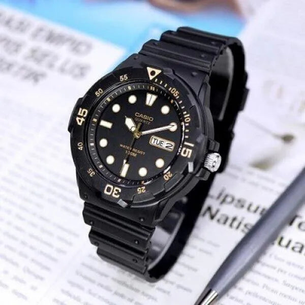 Férfi karóra Casio MRW-200H-1E fekete WR100 kvarc díszdobozzal