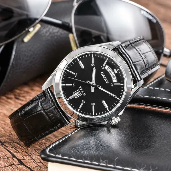 Casio MTP-1370L-1A férfi karóra, bőr szíj, fekete számlap, WR50