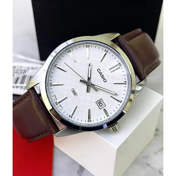 Casio MTP-VD03L-5A férfi karóra bőrszíjjal, WR50, dátumkijelző