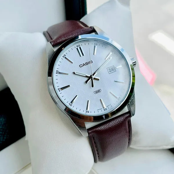 Casio MTP-VD03L-5A férfi karóra bőrszíjjal, WR50, dátumkijelző