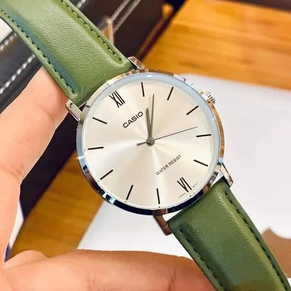 Casio MTP-VT01L-3B férfi karóra, 40 mm, zöld bőrszíj, gyöngyház számlap