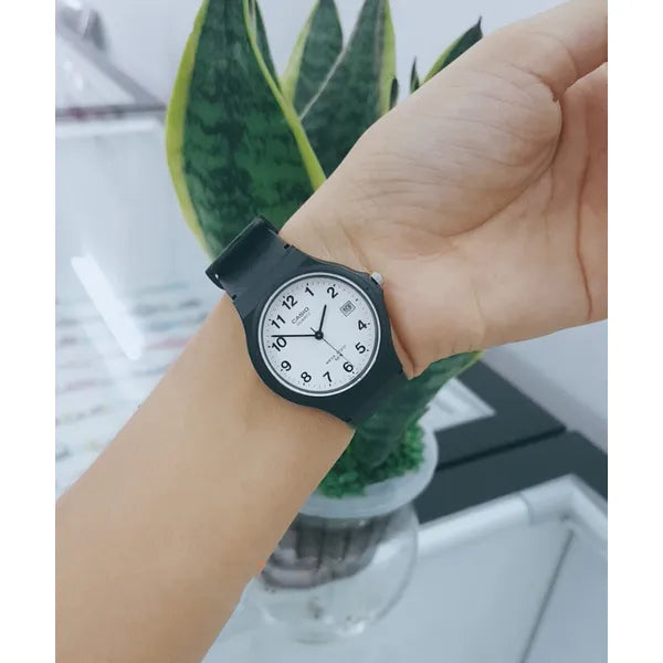 Casio unisex karóra, fekete-fehér, 36 mm, quartz, WR50, díszdoboz