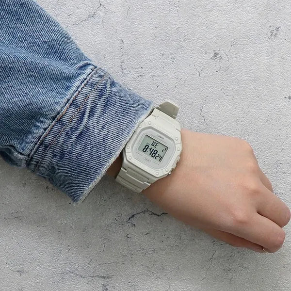 Casio W-218HC-8A uniszex digitális retro karóra krémszínű, WR50, LED