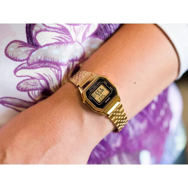 Casio Vintage LA680WEGA-1ER női digitális karóra, arany acél, WR30