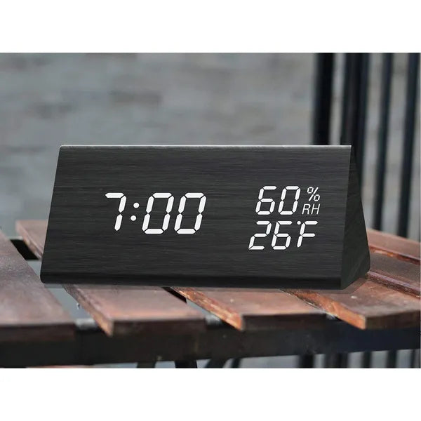 Fa hatású LED ébresztőóra hőmérővel és páratartalom-mérővel, 15×8 cm