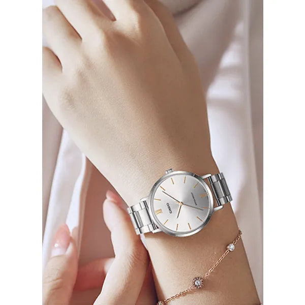 Casio LTP-VT01D-7B női karóra ezüst acél szíjjal, Ø40 mm