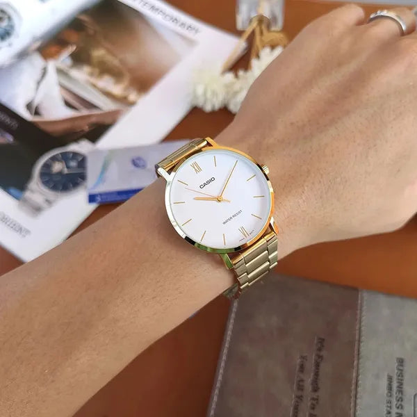 Casio LTP-VT01G-7B női karóra, arany acél szíj, 40 mm, WR30