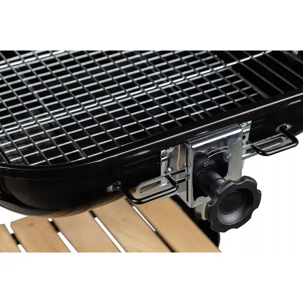 Kerti faszenes grill fedéllel, állítható rostéllyal, fa polcokkal 94×49×82 cm