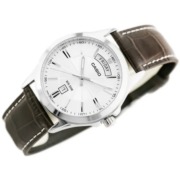 Casio MTP-1381L-7AV férfi karóra barna bőrszíjjal, ezüst számlap, WR50