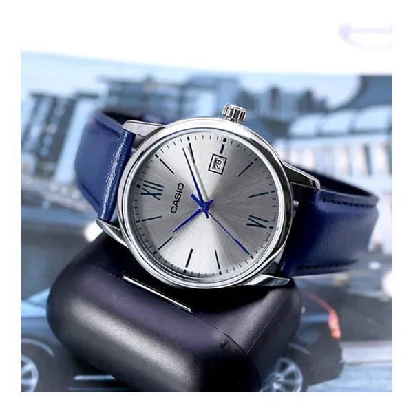 Casio MTP-V002L-2B3 férfi karóra, kvarc, bőr szíj, ezüst számlap, WR30