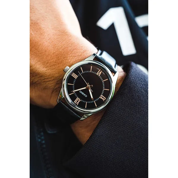 Casio MTP-V005L-1B5 férfi karóra, fekete számlap, bőrszíj, WR30