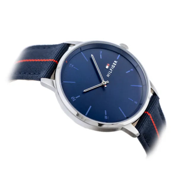 Tommy Hilfiger férfi kvarc karóra, 43 mm, kék/piros szövet szíj