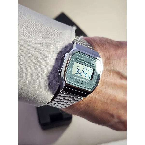 Casio A168WA-3A unisex retro digitális karóra, acél szíj, zöld LCD, WR30