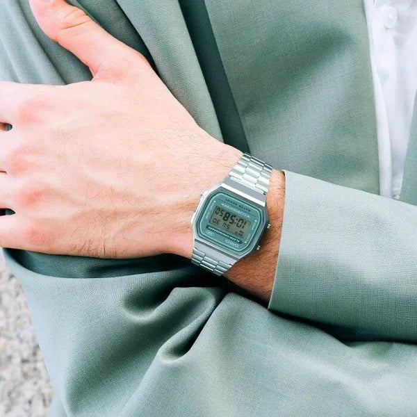 Casio A168WA-3A unisex retro digitális karóra, acél szíj, zöld LCD, WR30