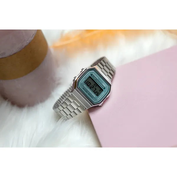 Casio A168WA-3A unisex retro digitális karóra, acél szíj, zöld LCD, WR30