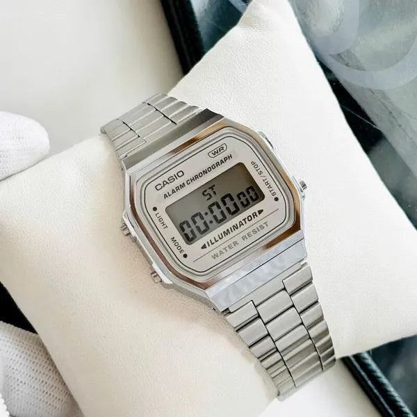 Casio A168WA-8A uniszex retro digitális karóra, acél szíj, LED, WR30