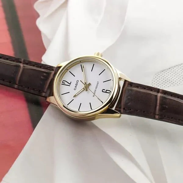 Casio Collection női karóra LTP-V005GL-7B, bőrszíj, fehér számlap
