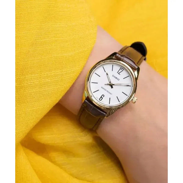 Casio Collection női karóra LTP-V005GL-7B, bőrszíj, fehér számlap