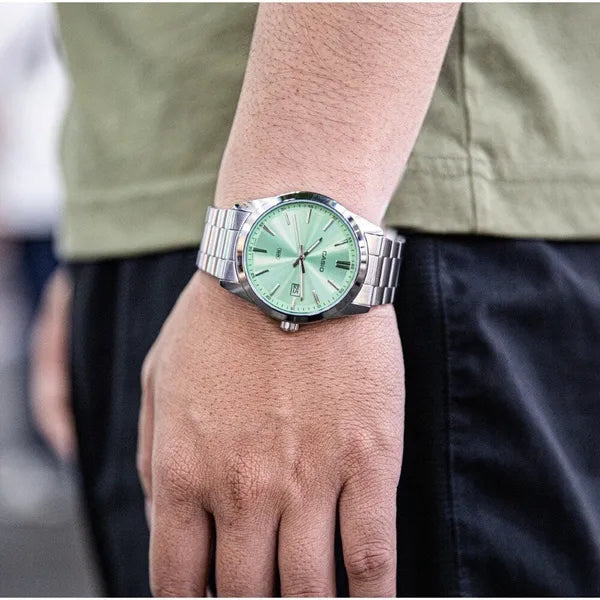 Casio férfi karóra, zöld számlap, acél szíj, WR50, kvarc