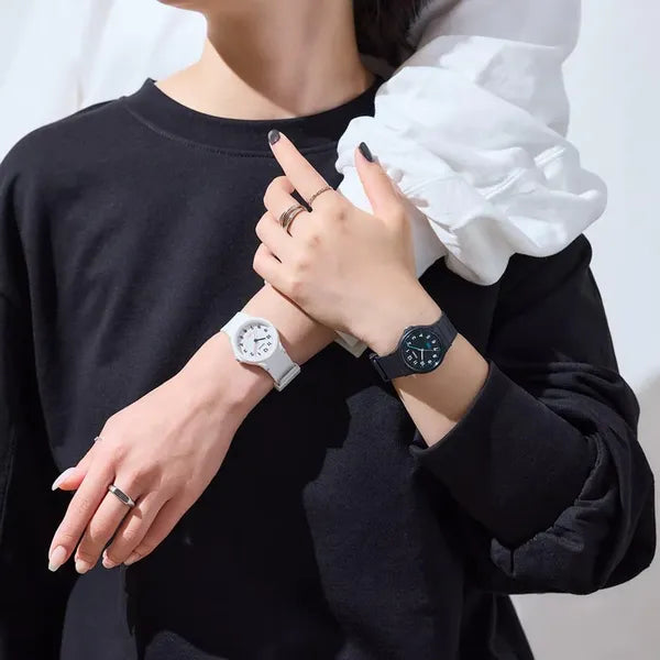 Casio LQ-24B-1BDF női karóra, fekete, kvarc, WR30, műanyag szíj