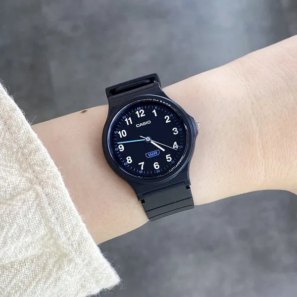 Casio LQ-24B-1BDF női karóra, fekete, kvarc, WR30, műanyag szíj