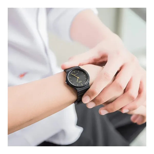 Casio MQ-24-1ELDF uniszex kvarc karóra, fekete műanyag, 36 mm