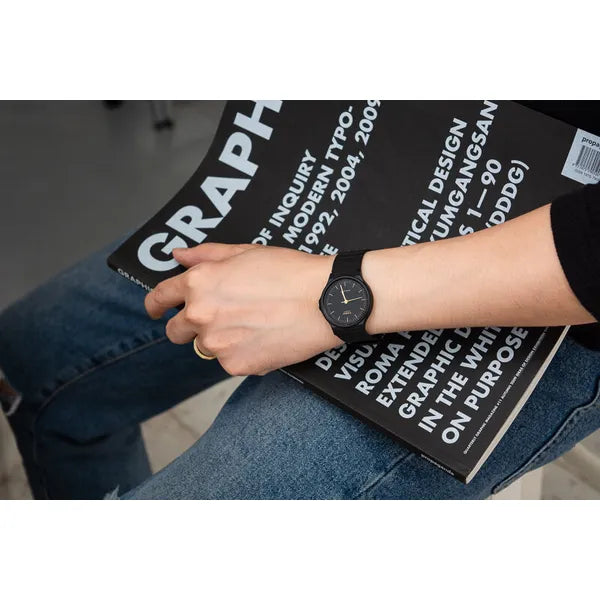 Casio MQ-24-1ELDF uniszex kvarc karóra, fekete műanyag, 36 mm