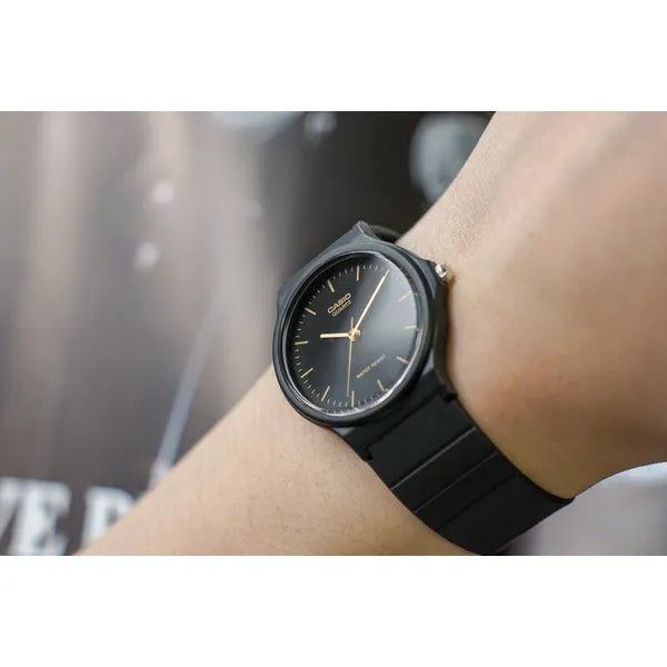 Casio MQ-24-1ELDF uniszex kvarc karóra, fekete műanyag, 36 mm