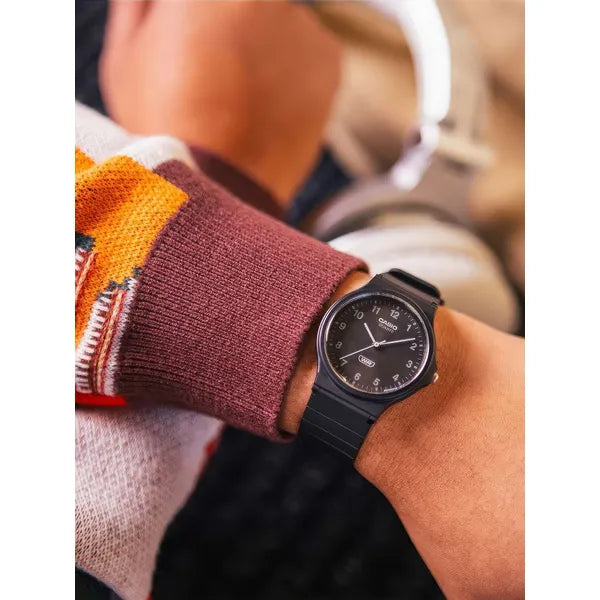 Casio MQ-24B-1BD unisex quartz karóra, grafit, 36 mm, műanyag szíj, díszdoboz