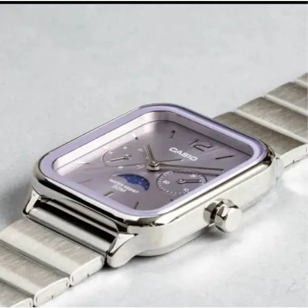 Casio MTP-M305D-6A férfi kvarc karóra, lila számlap, acél szíj, díszdoboz