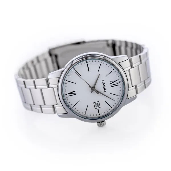 Casio MTP-V002D-7B3 férfi karóra – kvarc, acél szíj, fehér számlap, 44 mm