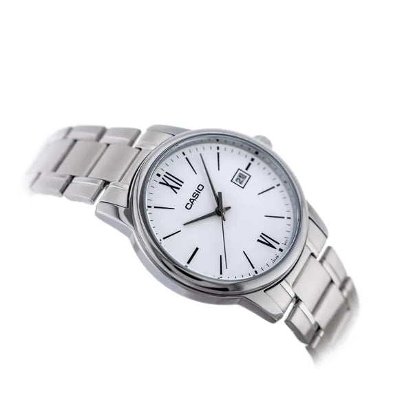 Casio MTP-V002D-7B3 férfi karóra – kvarc, acél szíj, fehér számlap, 44 mm