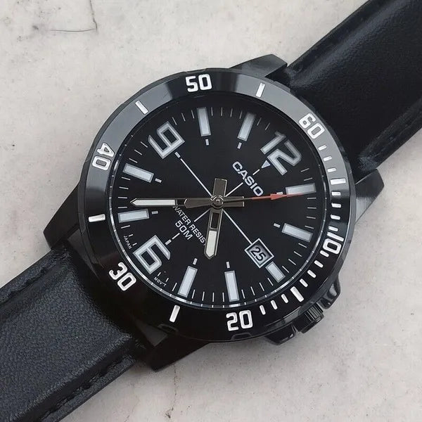 Casio MTP-VD01BL-1B férfi karóra, fekete acél tok 45 mm, bőrszíj, WR50