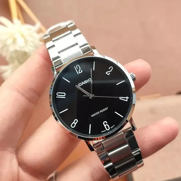 Casio MTP-VT01D-1B2 férfi karóra, fekete számlap, acél szíj, 40 mm