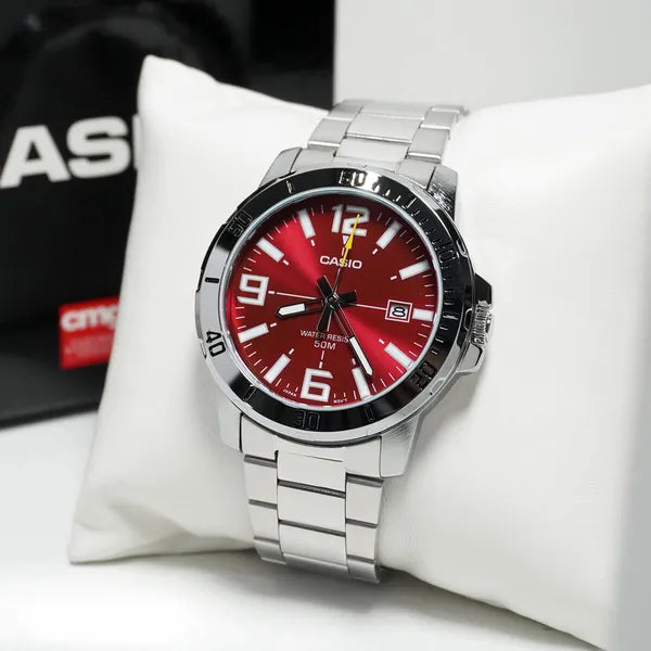 Casio MTP-VD01D-4B férfi karóra, rozsdamentes acél szíj, piros számlap