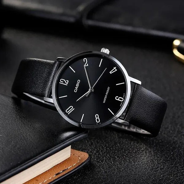 Casio MTP-VT01L-1B2 férfi karóra, fekete számlap, bőrszíj, 40 mm, WR30