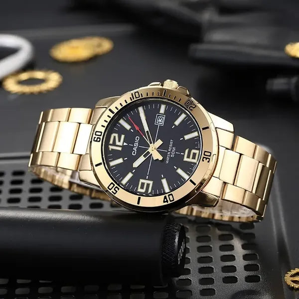 Casio MTP-VD01G-1B férfi kvarc karóra, arany acél, fekete számlap, 45 mm